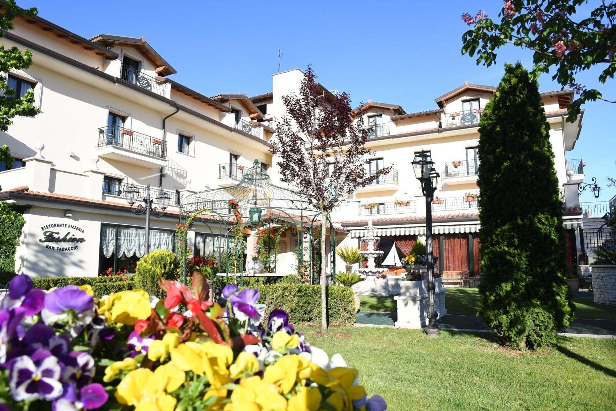 Fashion Hotel Valmontone Buitenkant foto