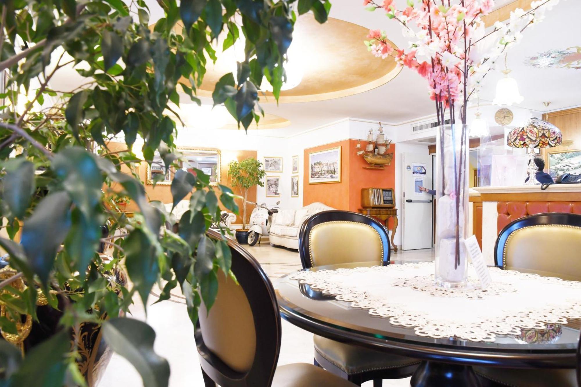 Fashion Hotel Valmontone Buitenkant foto