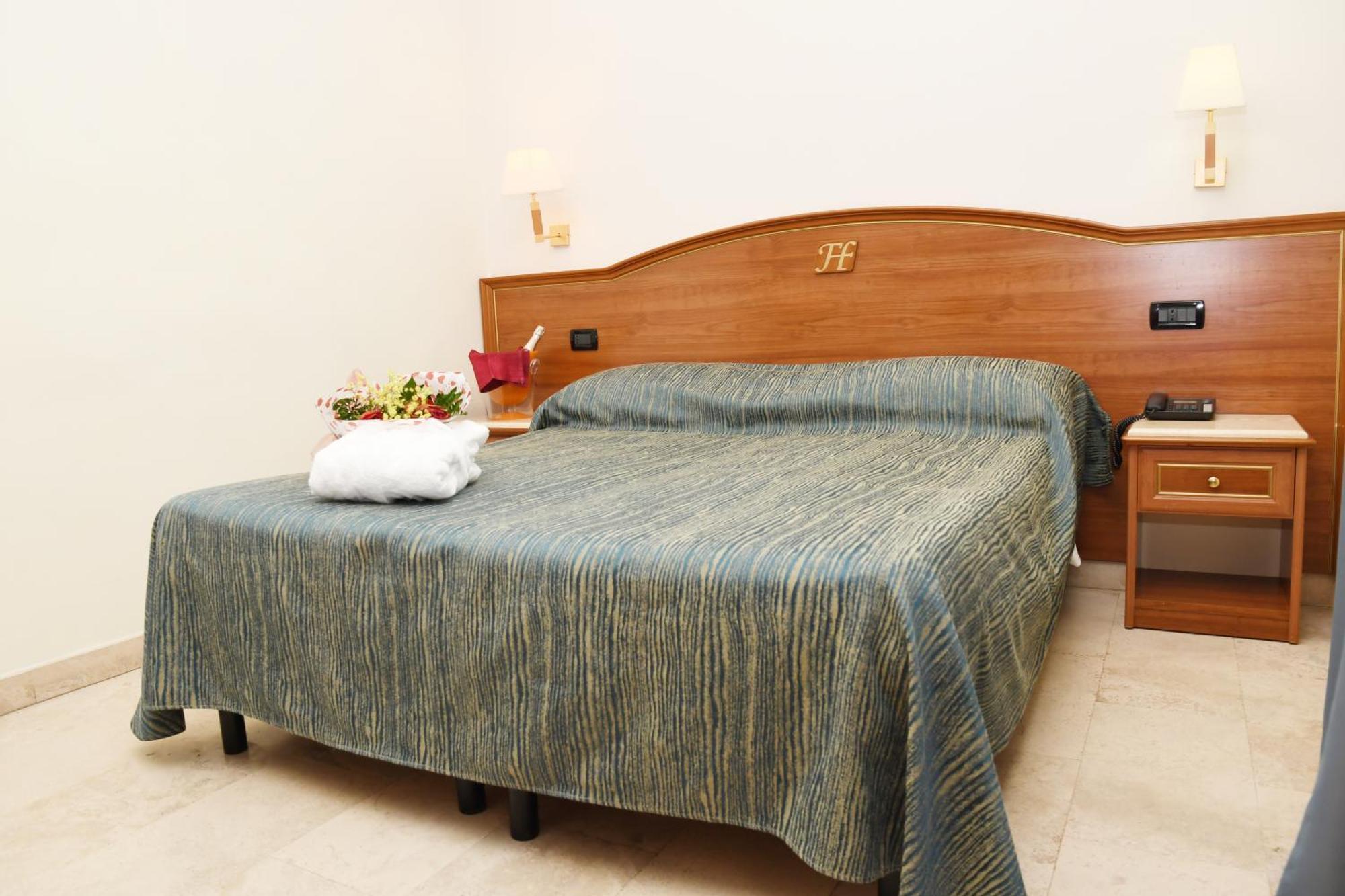 Fashion Hotel Valmontone Buitenkant foto