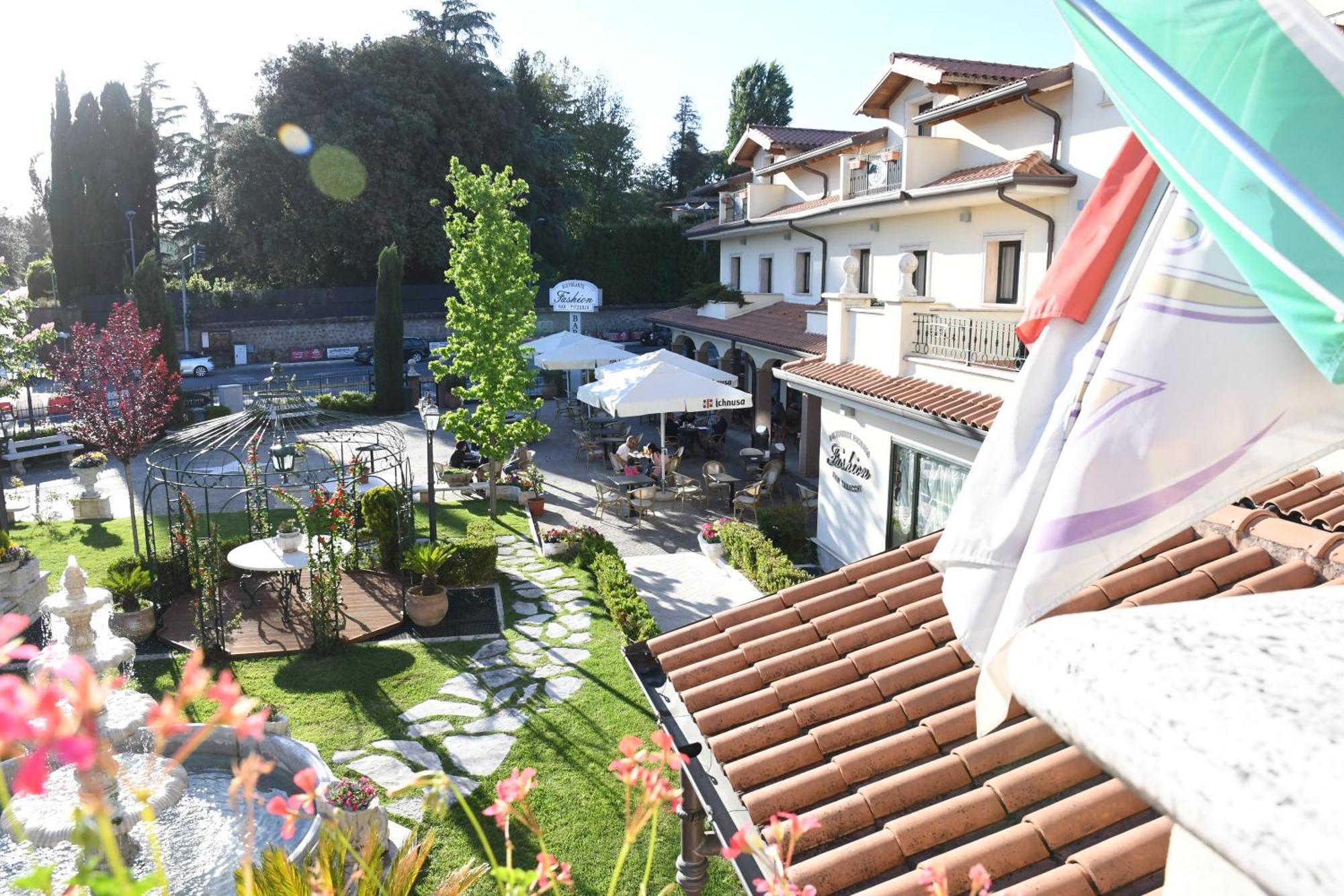 Fashion Hotel Valmontone Buitenkant foto